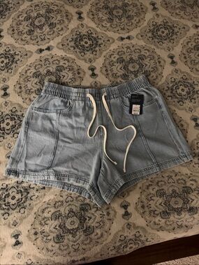 Universal thread women’s shorts